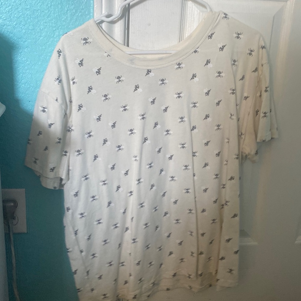 Beige t-shirt with bees